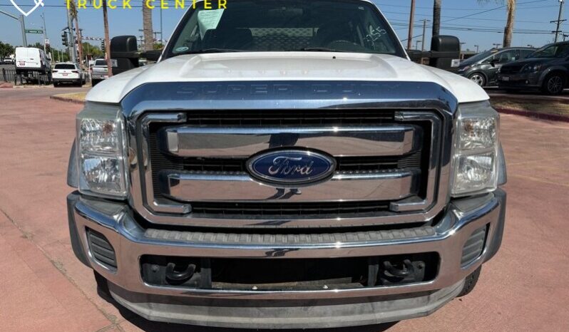 
								2012 Ford F-550 XL 12′ cama de estacas con puerta trasera (1600 LB) full									