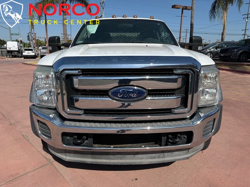 2012 Ford F-550 XL 12′ cama de estacas con puerta trasera (1600 LB)