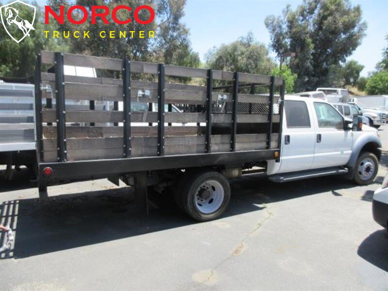 2012 Ford F550 XL Crew Cab ’12 Cama de gas de estaca