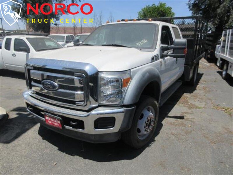2012 Ford F550 XL Crew Cab ’12 Cama de gas de estaca