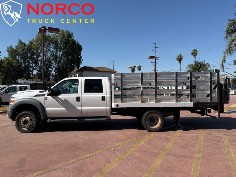 2012 Ford F-550 XL 12′ cama de estacas con puerta trasera (1600 LB)