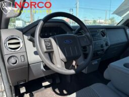 
										2012 Ford F-550 XL 12′ cama de estacas con puerta trasera (1600 LB) full									