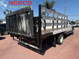 
										2012 Ford F-550 XL 12′ cama de estacas con puerta trasera (1600 LB) full									