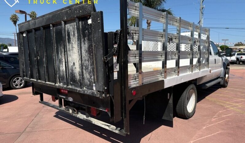 
								2012 Ford F-550 XL 12′ cama de estacas con puerta trasera (1600 LB) full									