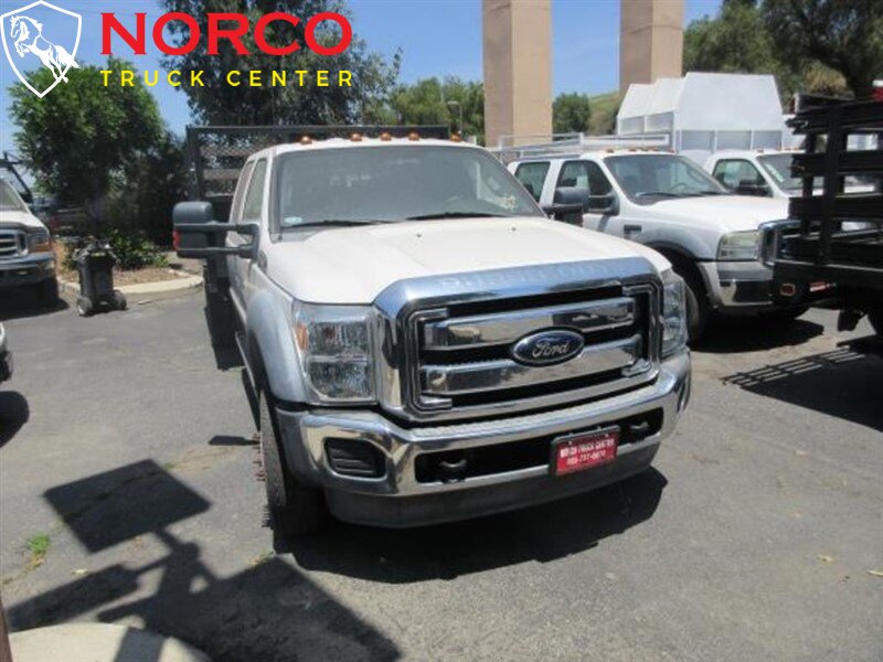 2012 Ford F550 XL Crew Cab ’12 Cama de gas de estaca