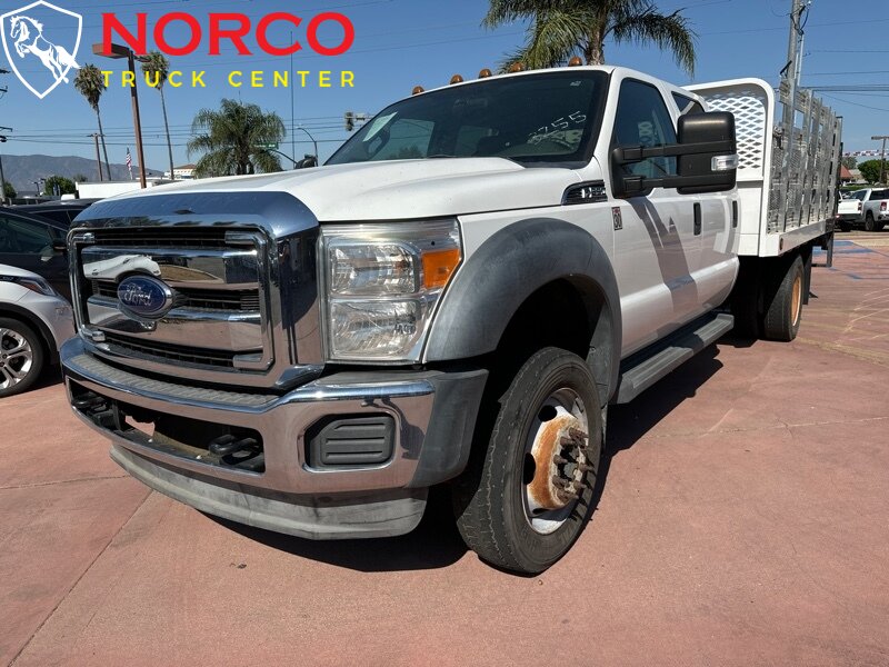 2012 Ford F-550 XL 12′ cama de estacas con puerta trasera (1600 LB)