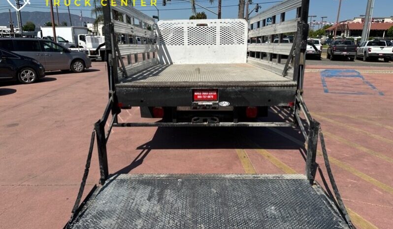 
								2012 Ford F-550 XL 12′ cama de estacas con puerta trasera (1600 LB) full									