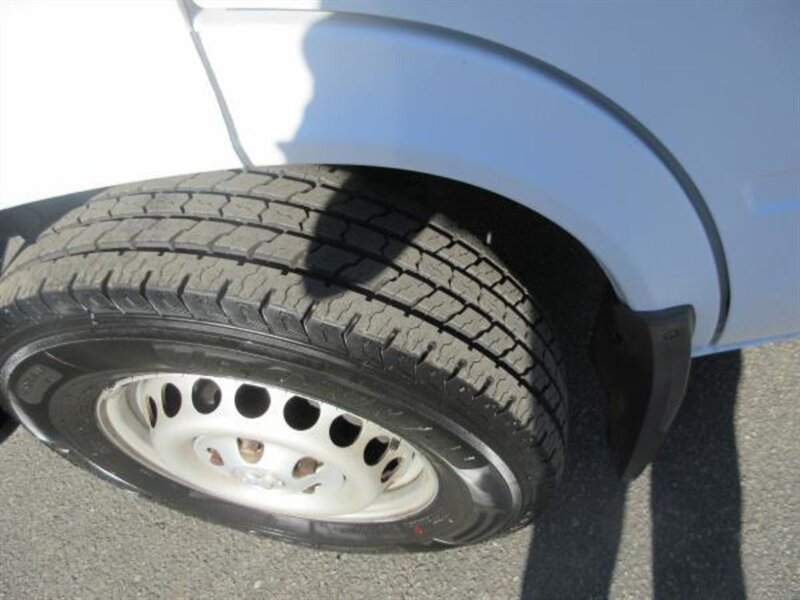 2005 Dodge Sprinter 16′ caja
