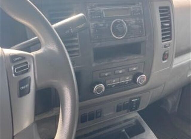 
								2013 Nissan NV 2500 HD S Techo alto con estantes y portaescaleras de carga full									