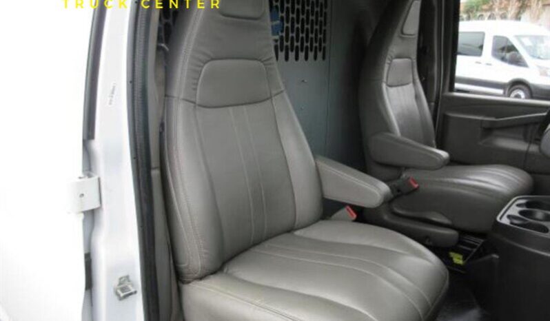 
								2017 Chevrolet Express 2500 G2500 Carga extendida con estantes full									