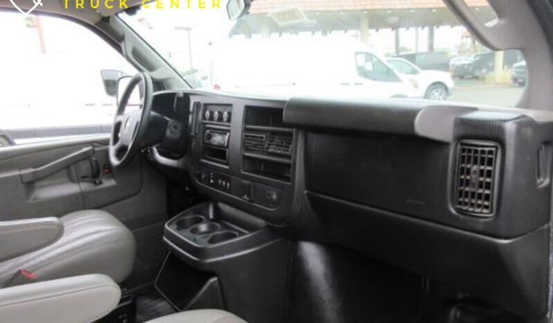
								2017 Chevrolet Express 2500 G2500 Carga extendida con estantes full									