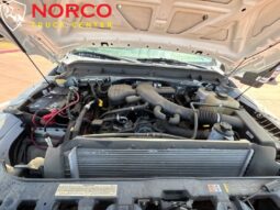 
										2012 Ford F-550 XL 12′ cama de estacas con puerta trasera (1600 LB) full									