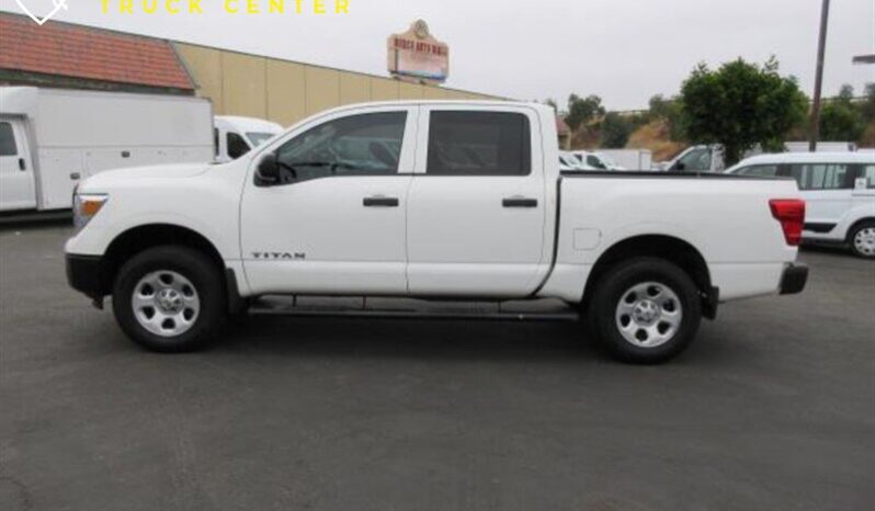 
								Nissan Titan S 2017 full									