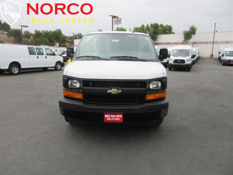2017 Chevrolet Express 2500 G2500 Carga extendida con estantes