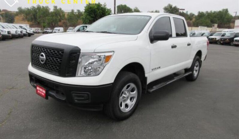 
								Nissan Titan S 2017 full									