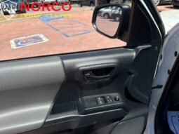 
										Toyota Tacoma SR 2019 .4×4 full									