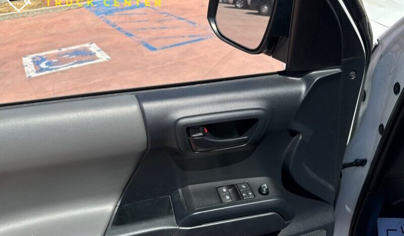 
								Toyota Tacoma SR 2019 .4×4 full									