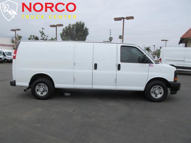 2017 Chevrolet Express 2500 G2500 Carga extendida con estantes