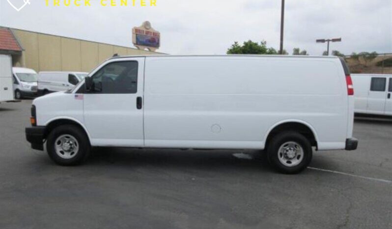 
								2017 Chevrolet Express 2500 G2500 Carga extendida con estantes full									