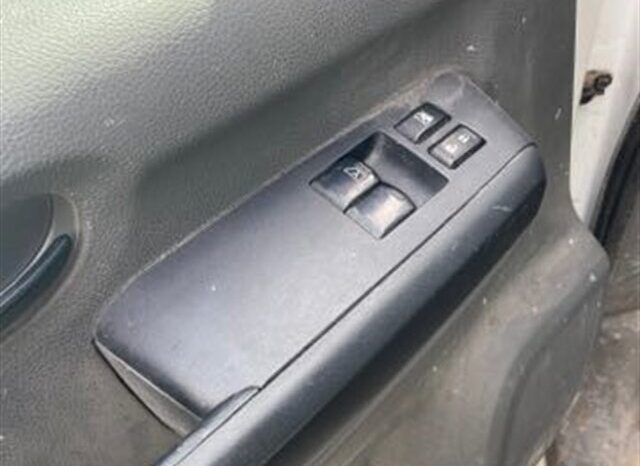 
								2013 Nissan NV 2500 HD S Techo alto con estantes y portaescaleras de carga full									