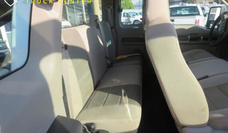 
								2008 Ford F-550 XL Cabina extendida full									