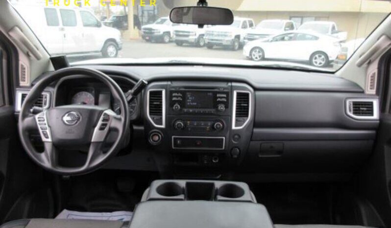 
								Nissan Titan S 2017 full									