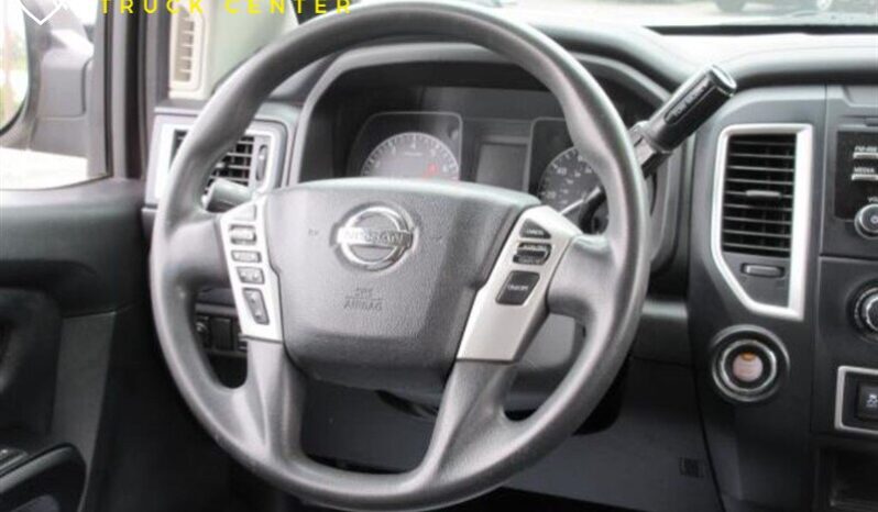 
								Nissan Titan S 2017 full									