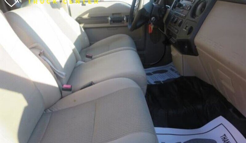 
								2008 Ford F-550 XL Cabina extendida full									