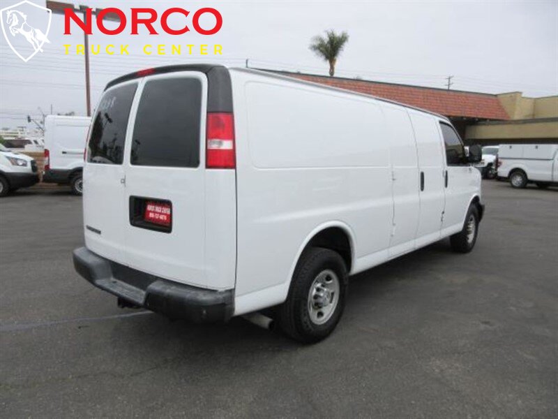 2017 Chevrolet Express 2500 G2500 Carga extendida con estantes