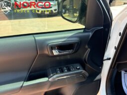 
										Toyota Tacoma SR5 V6 2018 full									