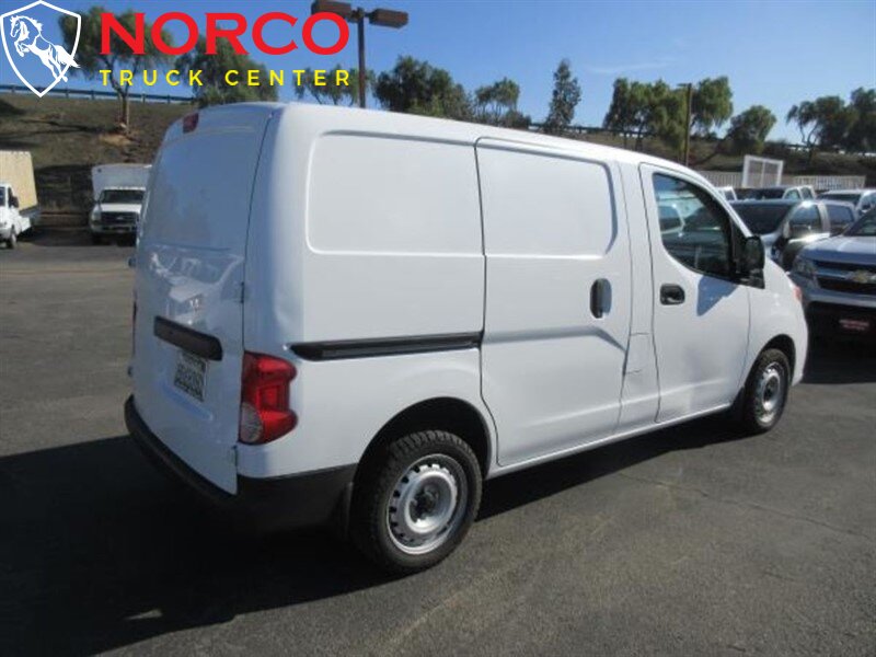 Nissan NV 200 2015