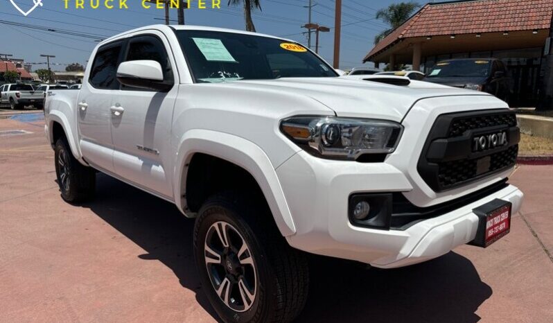 
								Toyota Tacoma SR5 V6 2018 full									
