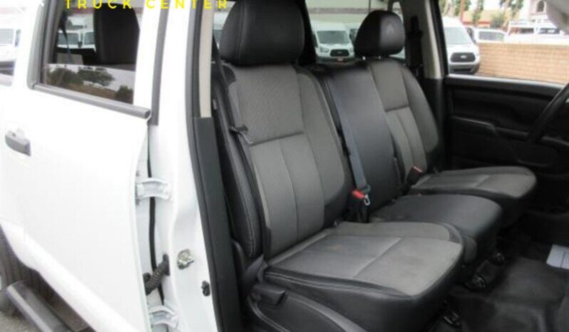 
								Nissan Titan S 2017 full									