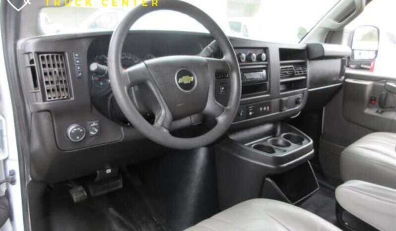 
								2017 Chevrolet Express 2500 G2500 Carga extendida con estantes full									