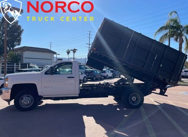 
								Camión de trabajo Chevrolet Silverado 3500HD 2015, VOLCADO full									