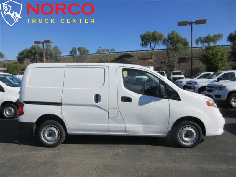 Nissan NV 200 2015