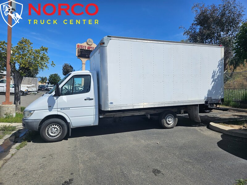 2005 Dodge Sprinter 16′ caja