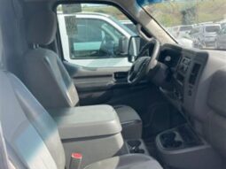 
										2013 Nissan NV 2500 HD S Techo alto con estantes y portaescaleras de carga full									