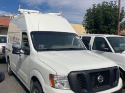
										2013 Nissan NV 2500 HD S Techo alto con estantes y portaescaleras de carga full									