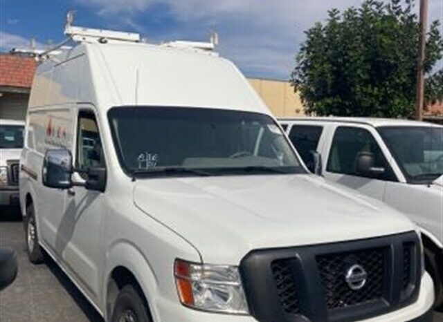
								2013 Nissan NV 2500 HD S Techo alto con estantes y portaescaleras de carga full									