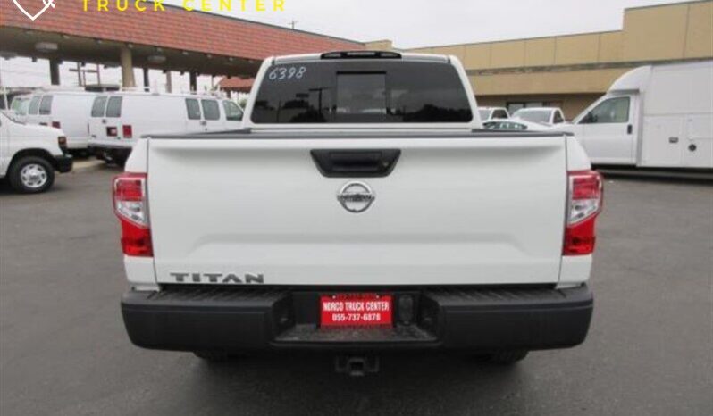
								Nissan Titan S 2017 full									