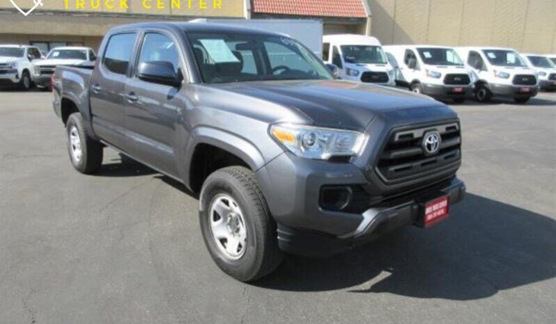 
								Toyota Tacoma SR V6 2017 full									