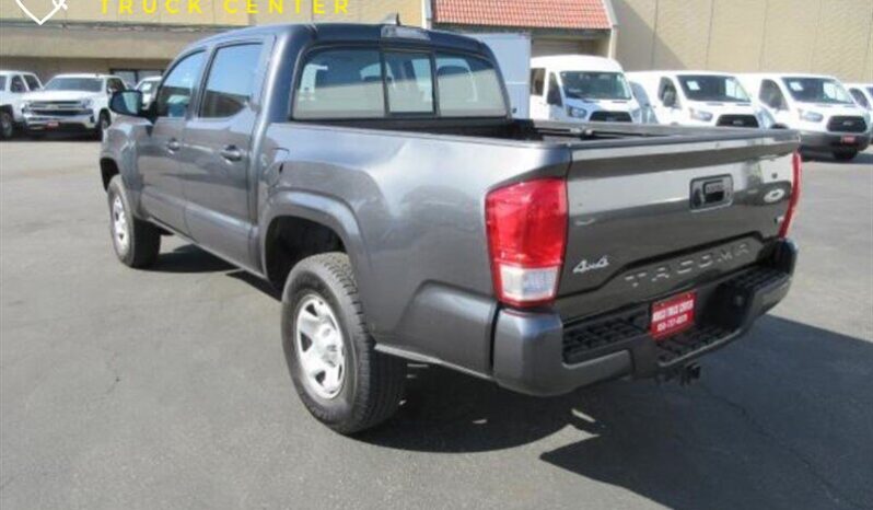 
								Toyota Tacoma SR V6 2017 full									
