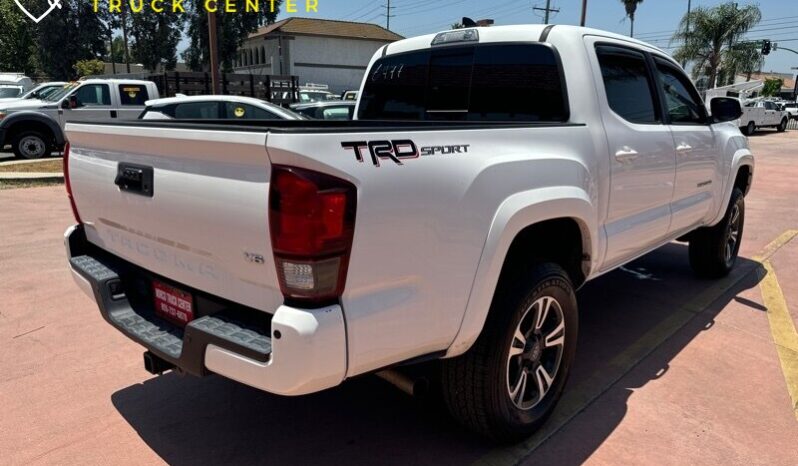 
								Toyota Tacoma SR5 V6 2018 full									