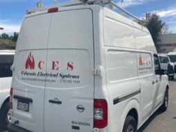 2013 Nissan NV 2500 HD S Techo alto con estantes y portaescaleras de carga