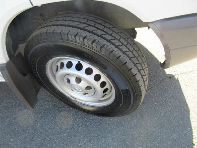 2005 Dodge Sprinter 16′ caja