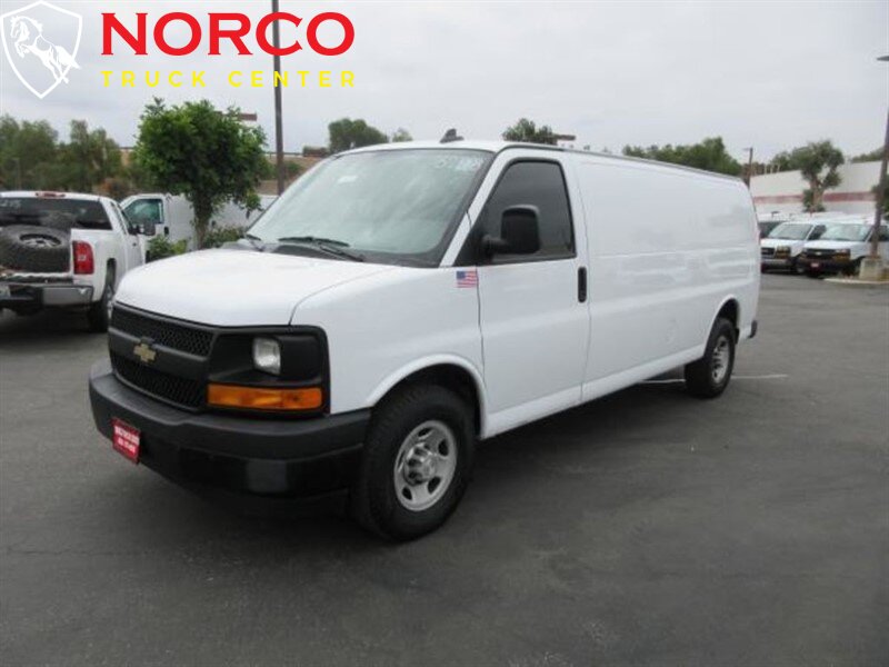2017 Chevrolet Express 2500 G2500 Carga extendida con estantes