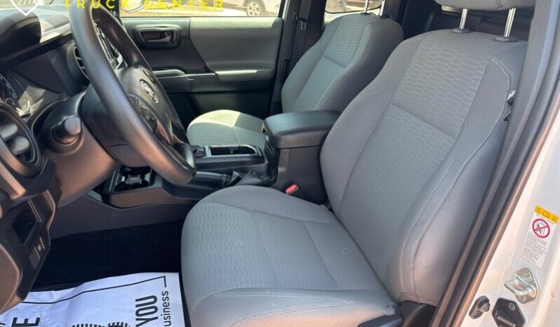 
								Toyota Tacoma SR 2019 .4×4 full									
