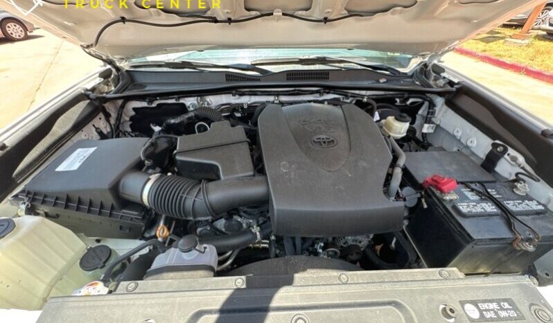 
								Toyota Tacoma SR5 V6 2018 full									