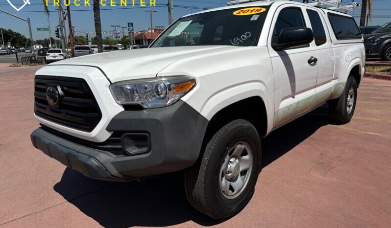 
								Toyota Tacoma SR 2019 .4×4 full									
